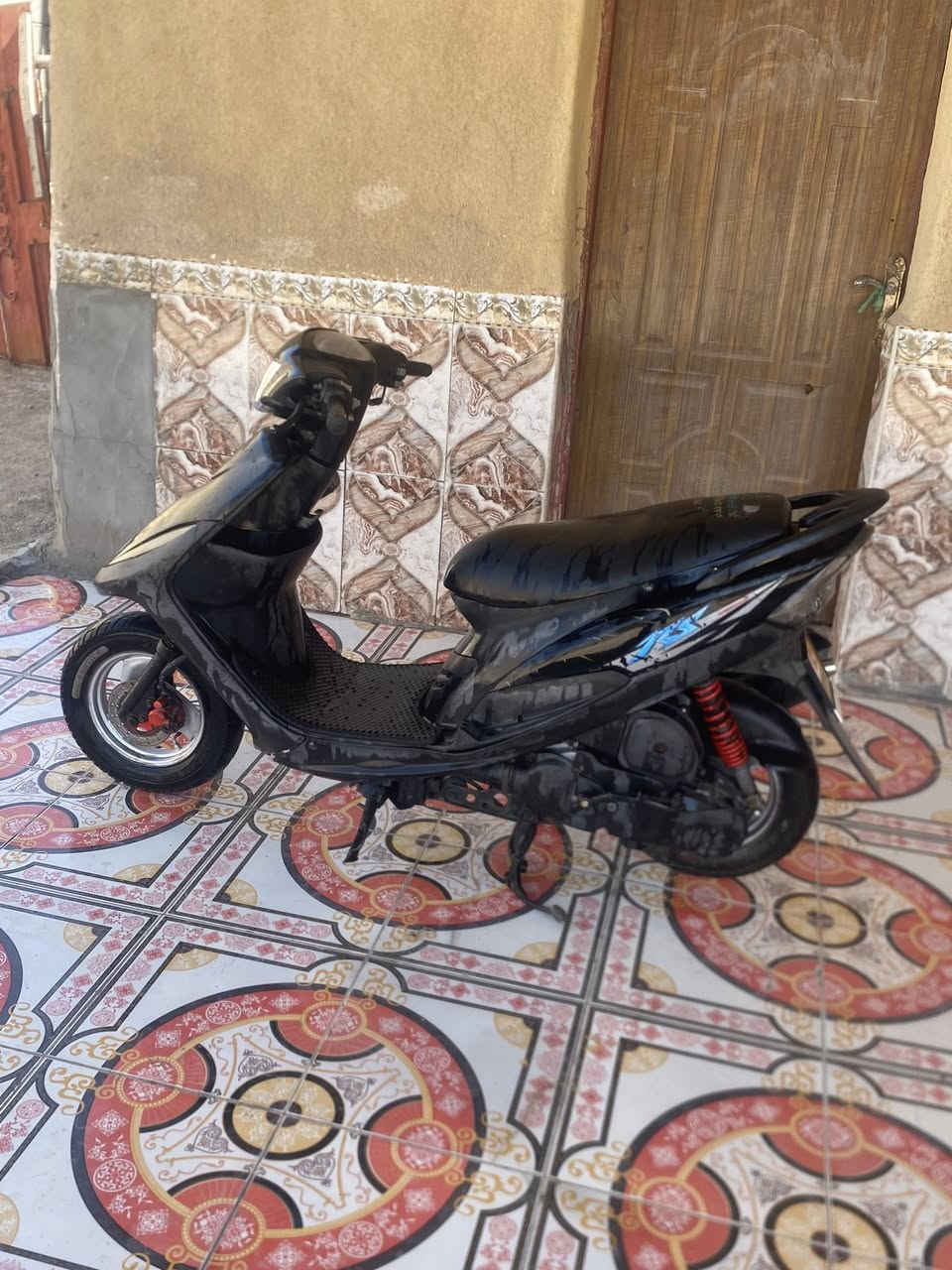 سلام عليكم دراجه ماكس عدله دراجه جاهزه كهرباء كله شغاله ما نقصه شي مكينه 49  ع الفحص دراجه خير من الله لا تبخر ولا تنقص جاهزه سعر 650 وبيه مجال قليل مكاني البصره قضاء القرنه يم المحكمه الجديده ‭٠٧٨٧ ١٧٠ ٧٠٥٩‬
