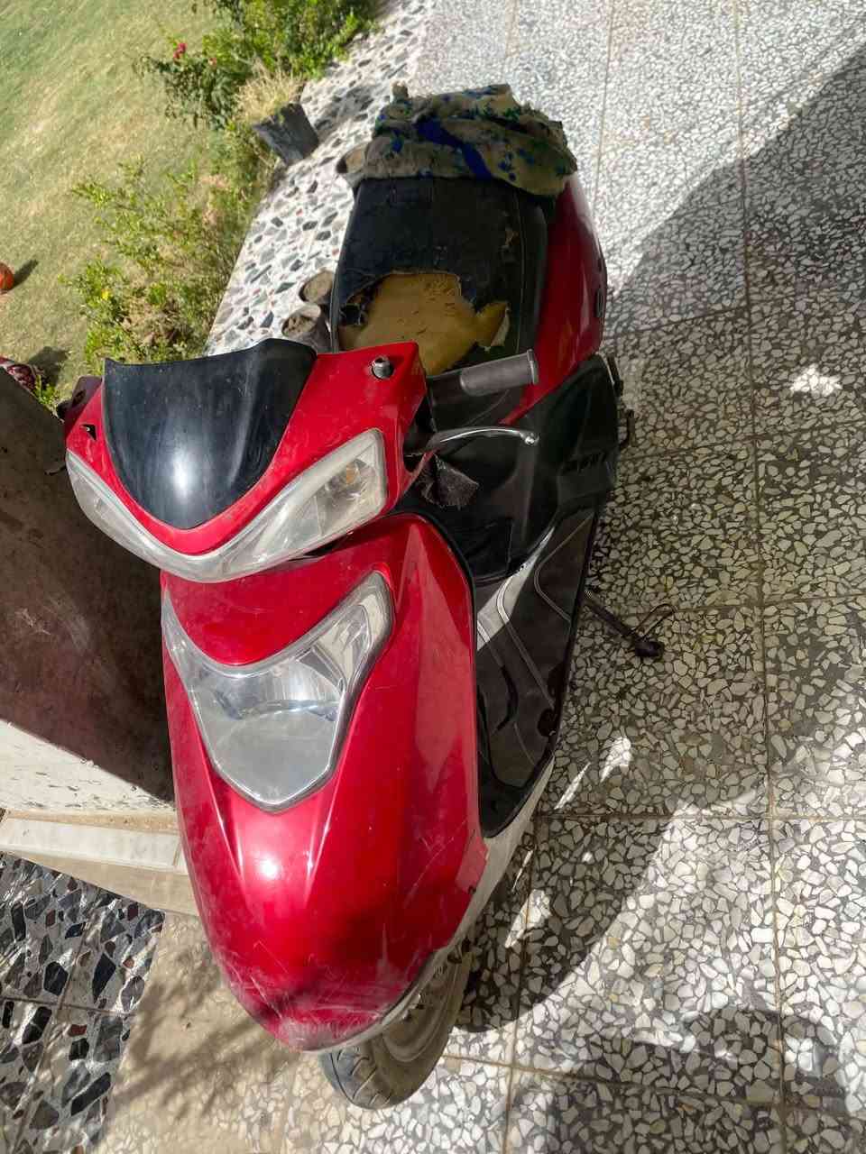 دراجه للبيع سيبسي دراجه يرادله لو بلك يمكن بس عطله بصيط دراجه بصمه وكهرابائيات شغاله رايدهه ب ١٥٠وبيه مجال  هاذه رقمي***********
