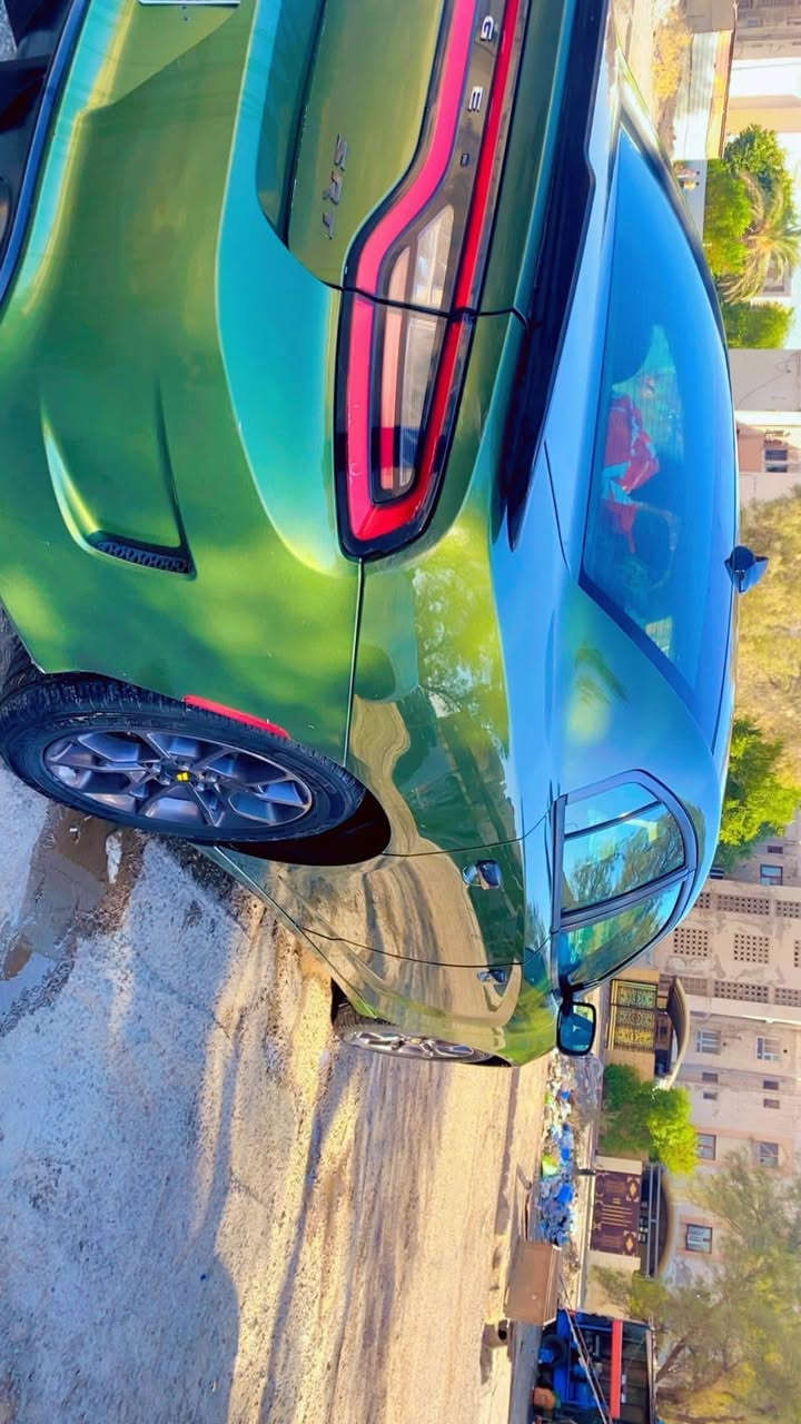 السلام عليكم جارجر 18 جيتي بسمي تحويل مباشر ثاني يوم رقم جديد سنويه هزه حداديه كامله جديده منضومه تبريد جديد عبوه ادامه جديده السياره بدون دواخل يعني بدون ايرباك 
السعر 188 واذا مرواس حسب قناعه 
***********
