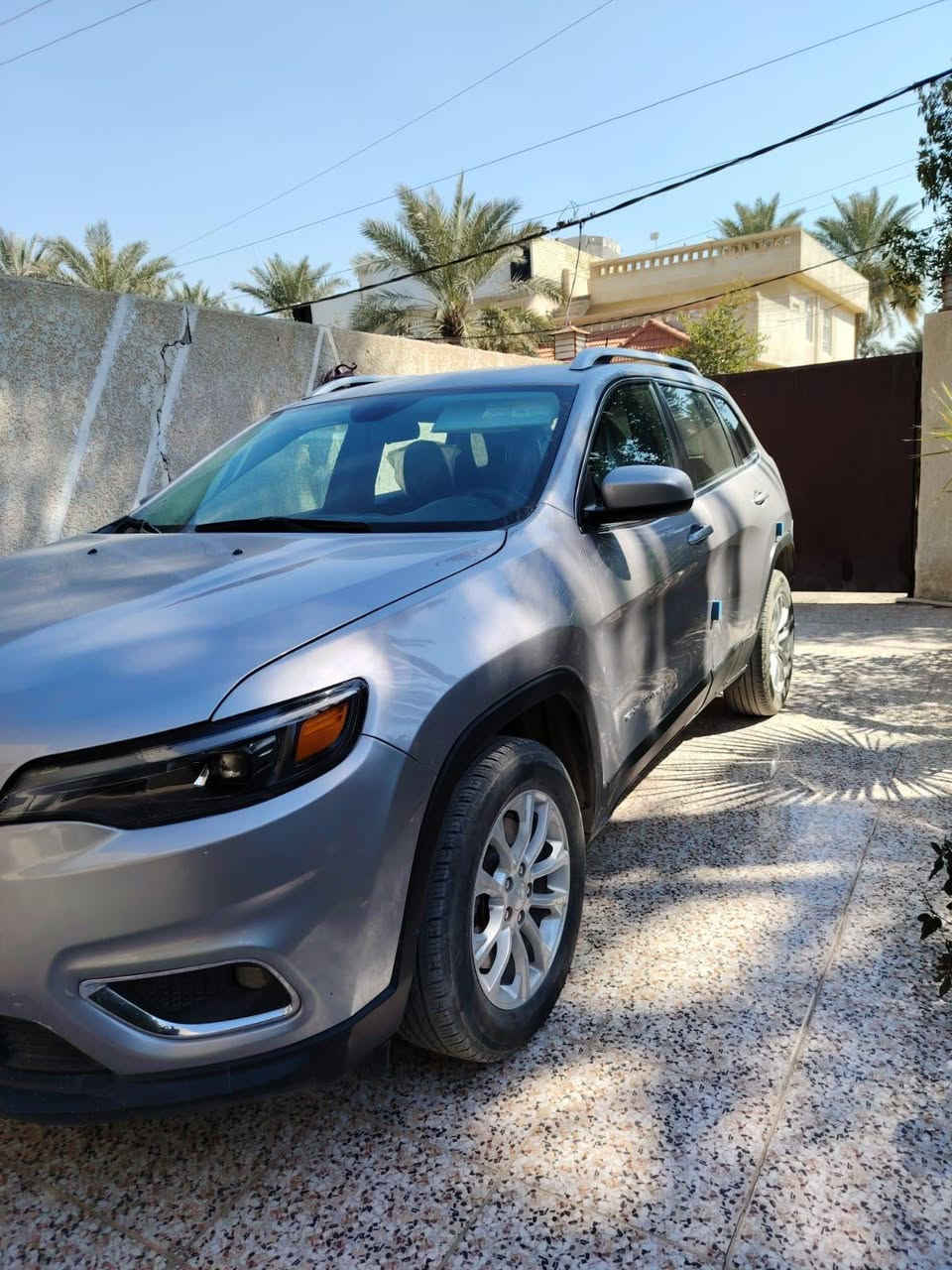 جيب شيروكي 19 للبيع بغداد لوحات جديدة بسمي تحويل مباشر مكينة 2400 اقتصادية سيارة جاهزة من كل شيء خير من الله بيها صبغ أربع قطع جاملغ 2 وبنيد أمامي وجاملغ خلفي صبغ درجه اولى باقي السيارة بدون صبغ .
بيها كامرة دوارة وشاشة بلادية فول تحكمات نظام كروز ونظام رياضي قارىء حرارة ونظام فحص اعطال وغيرها من المواصفات المميزة.
مكاني بغداد الصابيات قرب الجسر الدوار 
*********** بغداد, العراق
