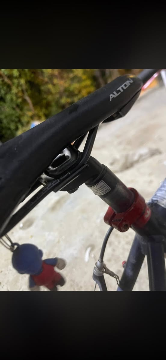 للبيع او مراوس بC700 غير لون
السلام عليكم بايسكل C700 ياباني 
ماركة ALTON  اليابانيه 
البايك مختم من الطول للطول 
وكل اجزاء الهيكل ختم واحد حتى الكشن 
سيستم شيمانو.. كير بريكات بدالات 
✈️🔻ملاحضه\ البايك فافون  يعني وزن ريشه حتى اخف من الالمنيوم 
الون..  نيلي طافي 
المواصفات.. 
1\ بريك امامي خلفي شغالات 
2\ كيوره البدلات كلها شغاله امامي خلفي 
3/ المكينه 3×7 سستمهن شيمانو 
4/جوابة جدد وتايرات اصليات 
5\وباقي مواصفاته معروفه 
............ 
🔻السعر 135  وبيه مجال بسيط
و البايسكل فافوننن مو حديد 
🔻مكاني بغداد الاعلام 
***********
