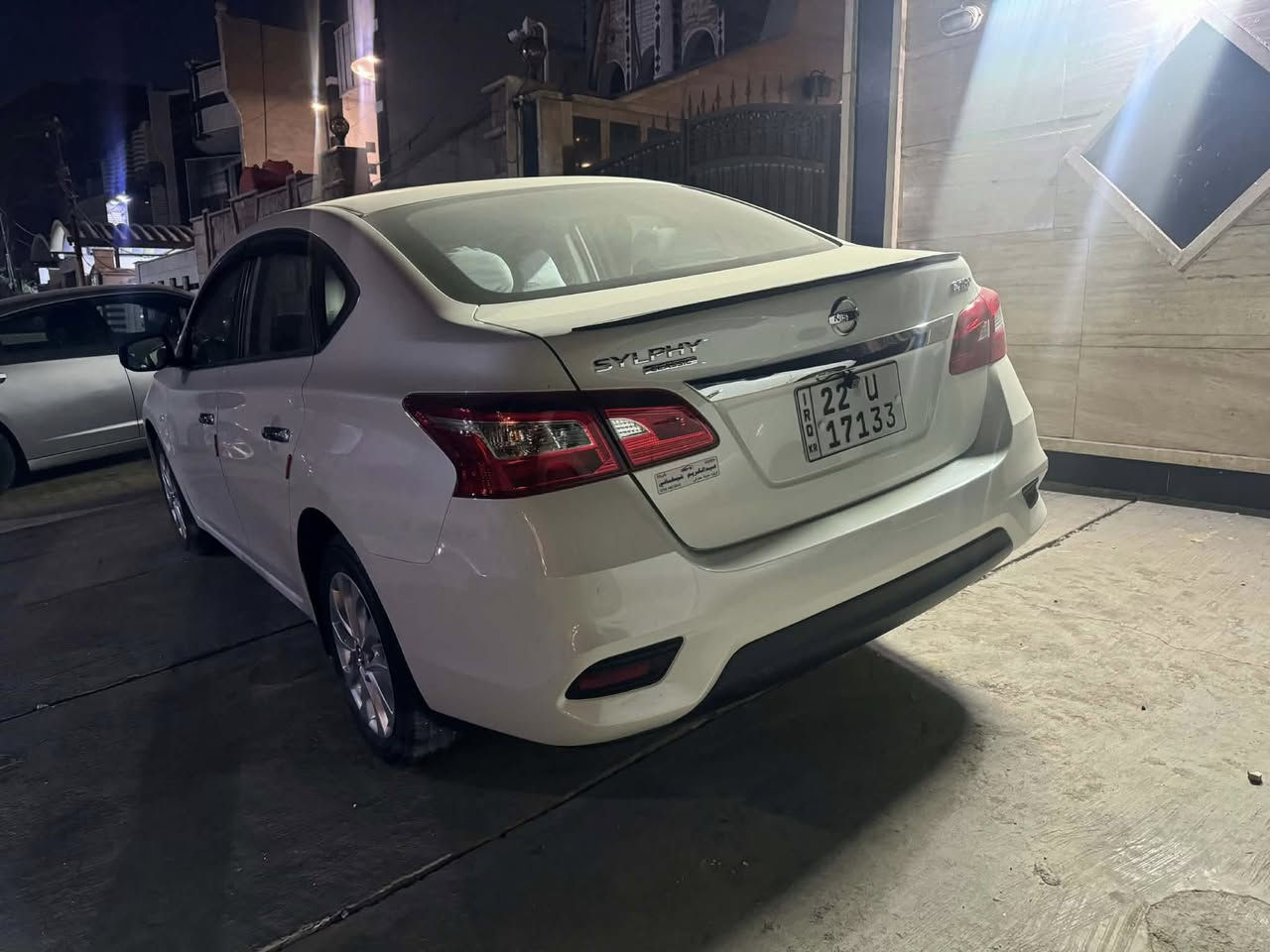 نيسان سنترا 2025   

ماشيه 5000 كم 

المواصفات 👇  

_ محرك 1600 

_ شاشه 

_ كامره 

_ تبريد قطعتين 

_ أربعه جام كهرباء 

_ لايت ماطور 

_ ويل كب

_ نظام ايكو 

_ مانع انزلاق 

‏_ ABS

_بكلايت لد

السعر 12و700 
وبيه مجال شي بسيط 

وباقي المواصفات معروفة 

مكاني بغداد المشتل 

***********☎️
