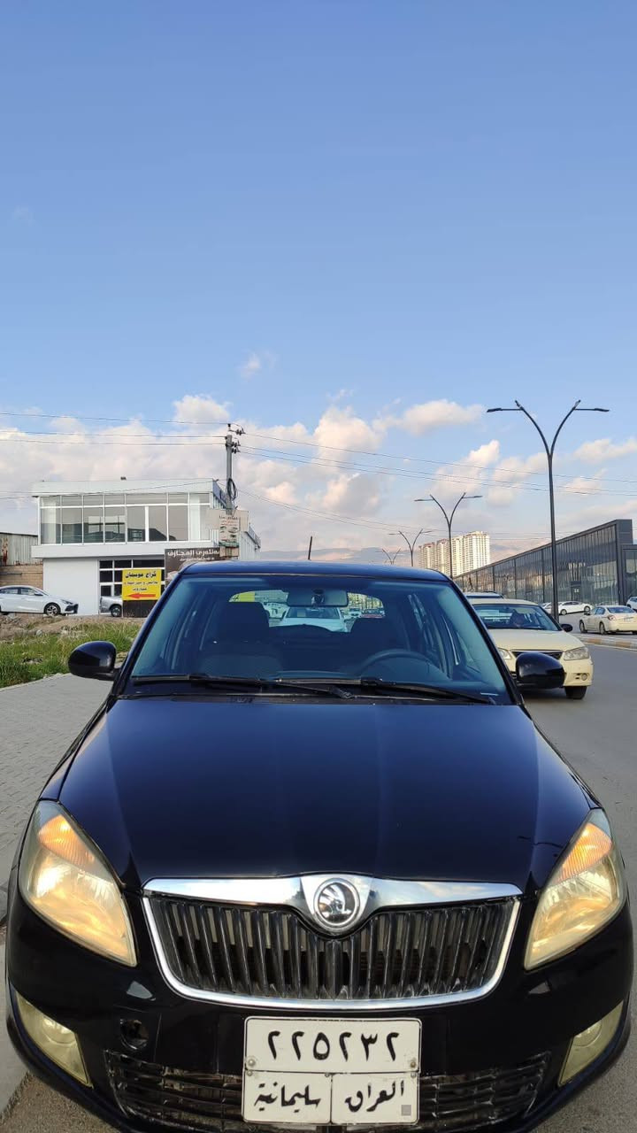 شکۆدا فابیا
٢٠١٣
ڕەش
دوو پارچە پارچە بۆیاخ بێ ناوگرتن
چوار جام کارەبا 
گێچی دیجیتاڵی 
گێچی گەورە
ئاوێنە هیتەر
مەکینەی ١٦ زنجیر کراوەتەوە بەشەرت
٦ گێر 
ئۆتۆماتیک و عادی  و سپۆرت 
تەبرید بەشەرت
سەنەوی بەسەر چووە
*********** السليمانية, العراق
