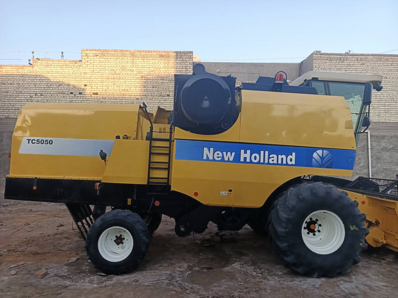 سلام عليكم
 حاصدة نيوهولند
موديل ٢٠١٣
تاير حرفش
معمل لكهربائي
5050 اربع بلم
رقم اربيل 
العنوان النجف الاشرف 
للاستفسار اكثر الاتصال على الارقام 
***********
‏‪***********‬‏
