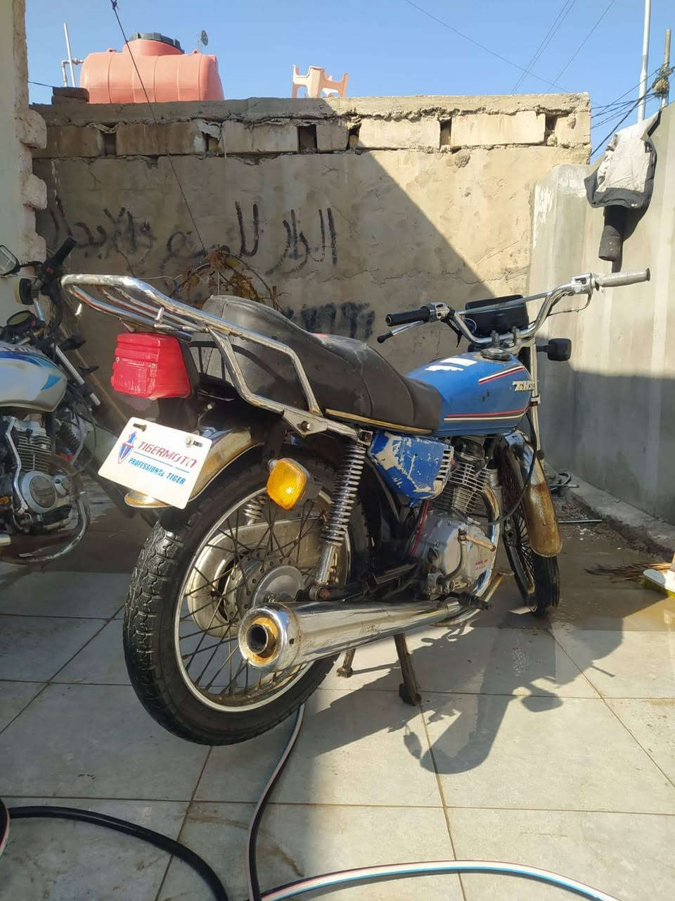 السلام عليكم دراجه للبيع أوراق اصولي المكان حله قرب شريفه السعر 300.  ***********
