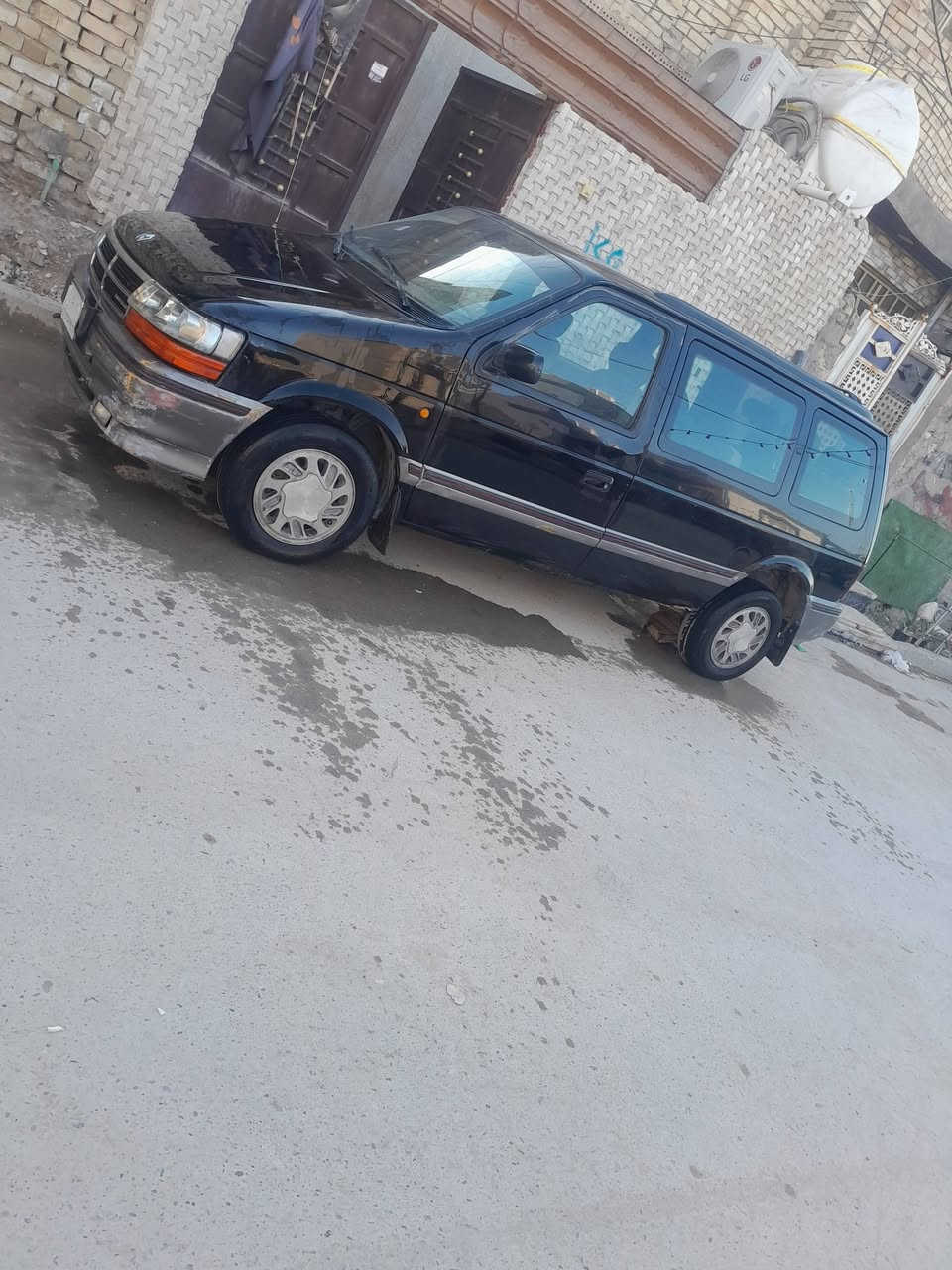 دوج  للبيع كير محرك بلادي  جدد حاويه رقم ديالى سنويه ساقطه تحويل مباشر داخله نضيف جدا سياره صبغه مال الشركه وبدون ضربه تبريد قطعه وحده شغال مكانه بغداد ***********سعره ٣٥ ورقه تحياتي
