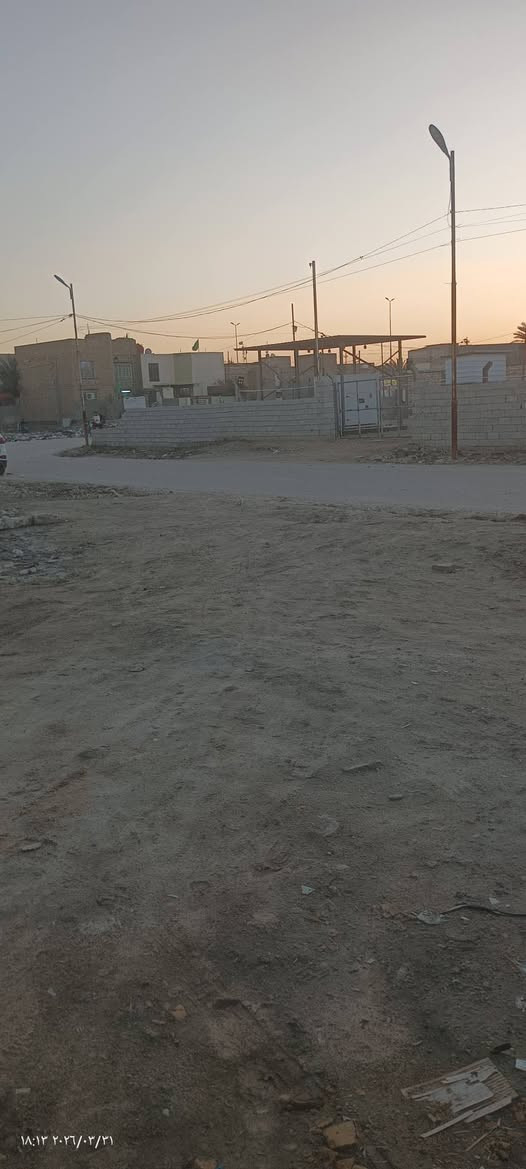 السلام عليكم بيت بالبو جاسم مساحه 120 يتكون من غرفه وصاله ومطبخ واستقبال وبي حمام داخل والطابق الثاني بي غرفتين المعلومه عوزهن لبخ مشمول بتطويب وبدايه شارع تبليط  السعر 35 بي مجال قليل والرزق علا الله للستفسار***********
