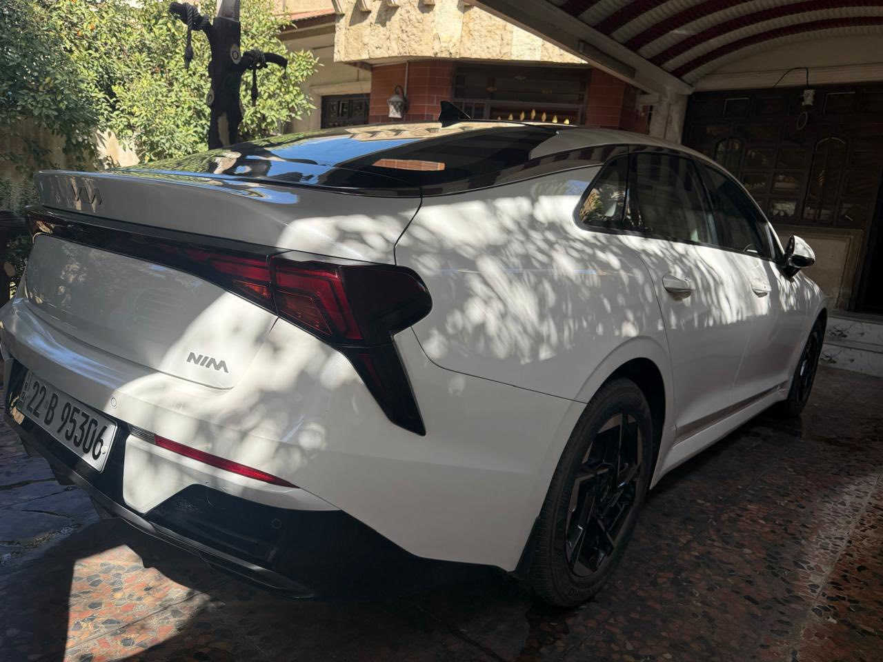 السلام عليكم اخوان
K5 موديل 2024 
Nim وكالة بعدها السيارة
باسمي السيارة 
لا زالت داخل الظمان 5 سنوات او 100,000 كيلو
ماشية 18 كيلو 
فول السيارة عدى الرادار والشاحن واير لس
بصمة + ابواب + جنطة 
بنوراما 
تبريد قطعتين 
شاشة متصل قطعة وحدة 
كشنات جلد ومغلفهن محافظ ع كشناتها
وضعيات قيادة 
كروس سرعة 
ويل 17 + حساس مو مثل القديم 
داخل لونين كريمي واسود 
شاشة كار بلي الاصلية 
مكينة 2500GDI
السيارة رقم اربيل 
وخليجية للي ميعرف داوضح كلشي 
السيارة بيها بارد بالبنيد ورصعة خفيفة بالباب خلف السائق ترجع PDR بورقة 
يعني بين قوسين السيارة مال بيت 
معروضة 22600$ وبيها مجال للشراي 
تحويل شوكت متريد بدون حجز نطلع نحول ونرجع مابيع وكالة ابيع تحويل 
امانة الله السيارة مال بيت ومماشية وحتجون وتشوفون النظافة بعينكم 
 هذا رقمي غير متوفر ع فيس 
*********** متوفر واتس اب
