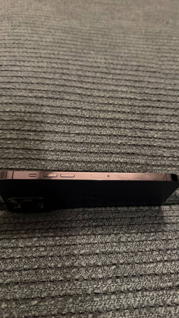 ايفون 14برو ماكس جهاز نظافة 100% بطاريته 86 ذاكره  256 اللون بنفسجي السعر 850 قفل.      
***********
