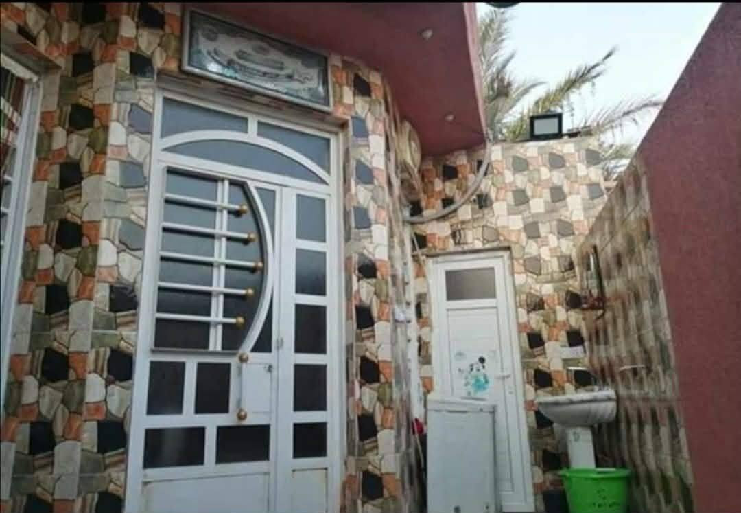 بيت للبيع الدوانم شارع ابو دراج خلف السكة غرفتين نوم واستقبال وهول ومطبخ وحمامين غربي وشرقي .. المساحة ١١٢
الواجهة ٧.٥ ....

..

البيت كامل من كلشي البناء طابوق ..

السقف كونكريت..

... رقم التليفون ***********

السعر ٧٥ .. وبيه مجال للشراي
