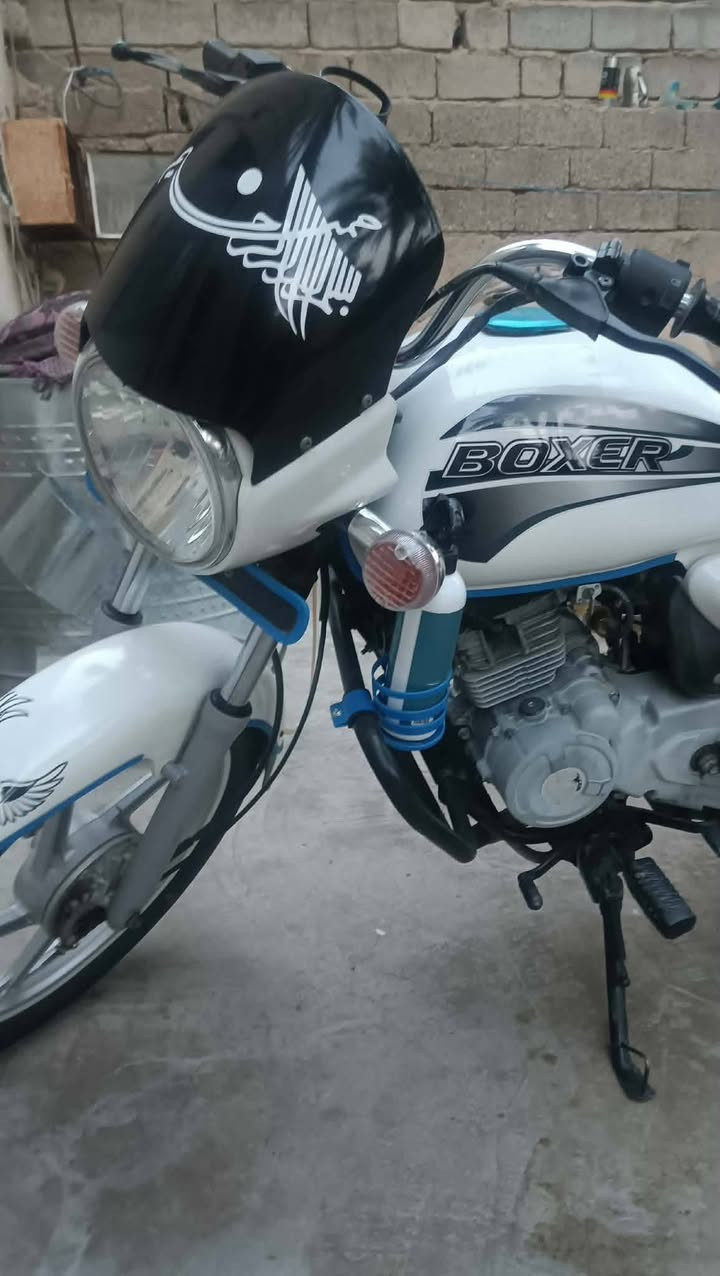 السلام عليكم دراجه بوكسر للبيع نضافه مثل مشوف بصوره كامله كفاله كهربائيات كله شغال اوراق كامله السعر 950 وبي مجال المكان ديالى بعقوبه الاتصال ع رقم ***********
