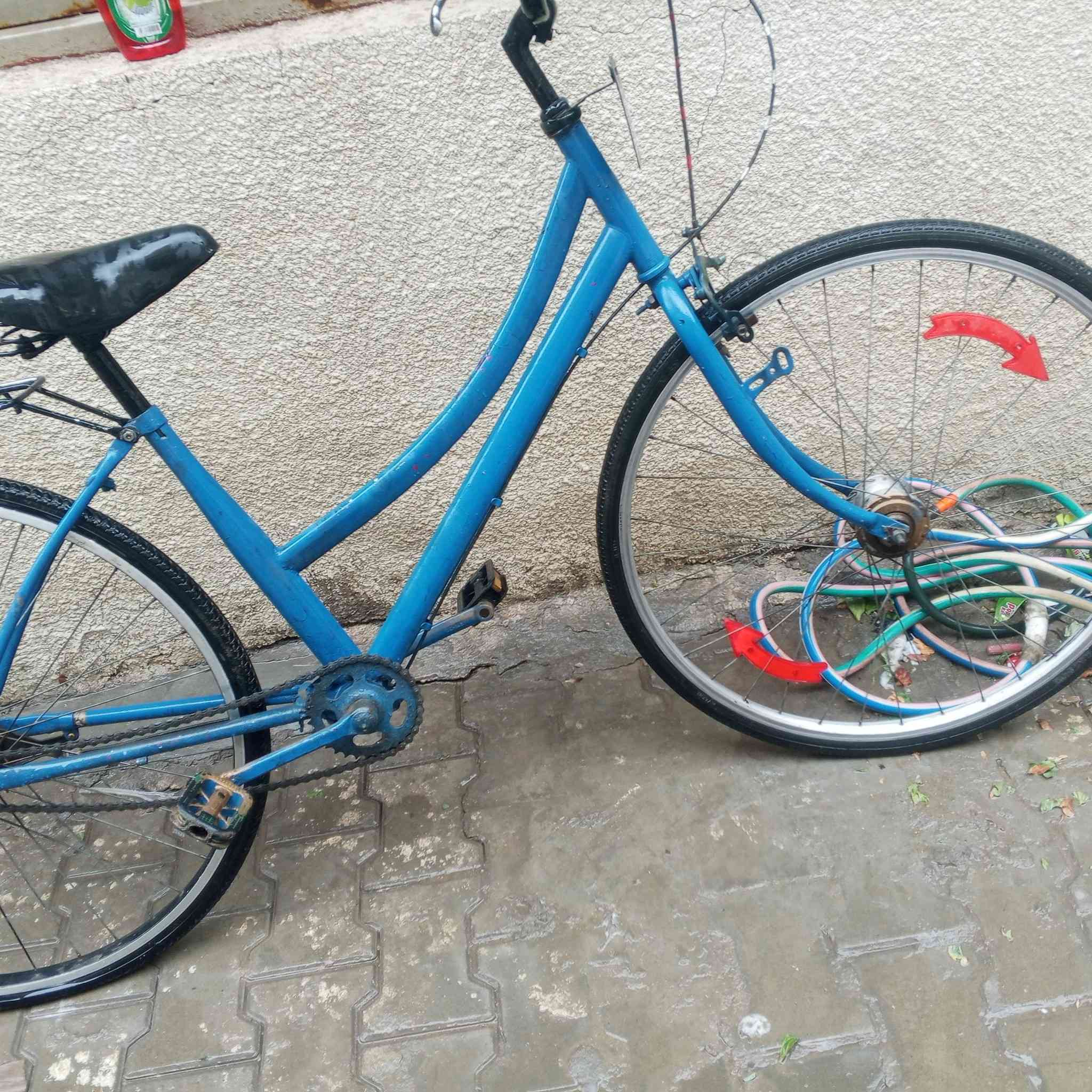 ب
بايسكل بناتي حجم 27 للبيع مصبوغ السعر 25 البايسكل شغال مابيه شي عنواني بغداد الاسكان ***********
