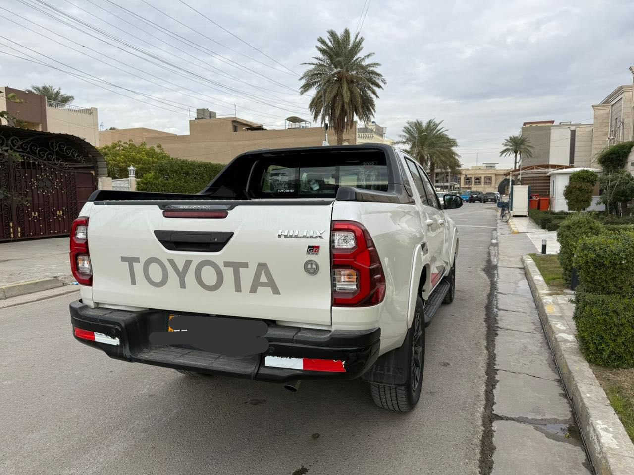 السلام عليكم

هايلوكس جي ار 2022

ماشية 100 رقم بغداد دولي

كويتي اصل

سيارة جديدة بمعنى الكلمة ماخذها زيرو

ملاحضة بسيطة باب خلف السايق بي طعجة اثر دراجة شحن وسويتها وصورتها موجودة

الباقي كفالة عامة شرط السونار

مكان السيارة البنوك
***********
