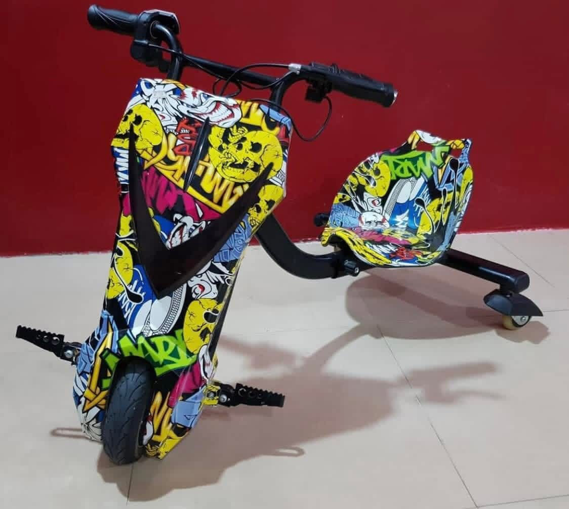 سكوترات درفت
بأسعار منافسه 
 (36v)فولت 
الشكل الجديد 2021 
المواصفات :
الشكل الجديد المطور 2021 
الوان مميزه و جديد 
سبايدر مان الاحمر و الازرق و اللهب و كثير من الألوان 
شاشه معلومات
دعسه دباب 
علم 
كفر أمامي ربل
(36v)فولت
مفتاحين ل التشغيل 
ثلاث سرعات 
1.2.3
بطئ. وسط . سريع 
امكانيه الاقتران بلوتوث :musical_score::musical_score:
بوري هرن:postal_horn: 
فرامل يدويه 
بطاريات (4400mA) امبير تشتغل لوقت اطول
كرسي متحرك بحيث امكانيه تعديل المقاس حسب الرغبة
شاحن 
يتحمل وزن 120كيلو 
دوران 360درجه 
انوار اماميه متغيره 
الاسعار 
السعر(250) 
العرض لفتره محدوده 
التوصيل إلى جميع مناطق العراق
الهاتف :***********
