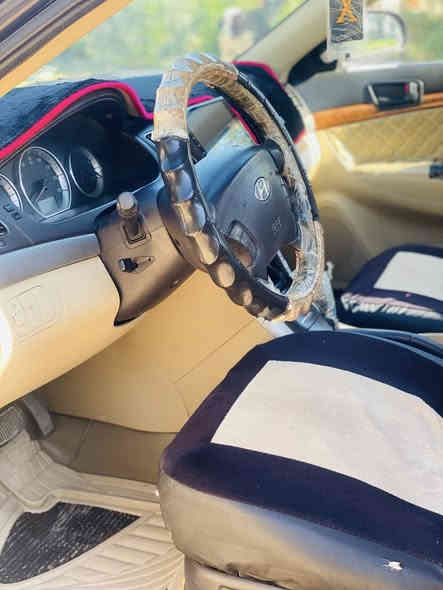 السلام عليكم 
سوناتا وارد امريكي2009
فول مواصفات للاخير 
فتحه سقف كشن كهربائي تحكم ستيرن 
محرك 2400شرط مامفتوحكير خير من الله 
صدر امامي خلفي تخم تاير سياره نضيفه كلش ومامتعوبه
رقم بغداد نكليزي 
مرشوشه اقل الاحزام اثر جراد بدون اي حادث 
ليبل واحد 
سعر 105$
***********
***********
