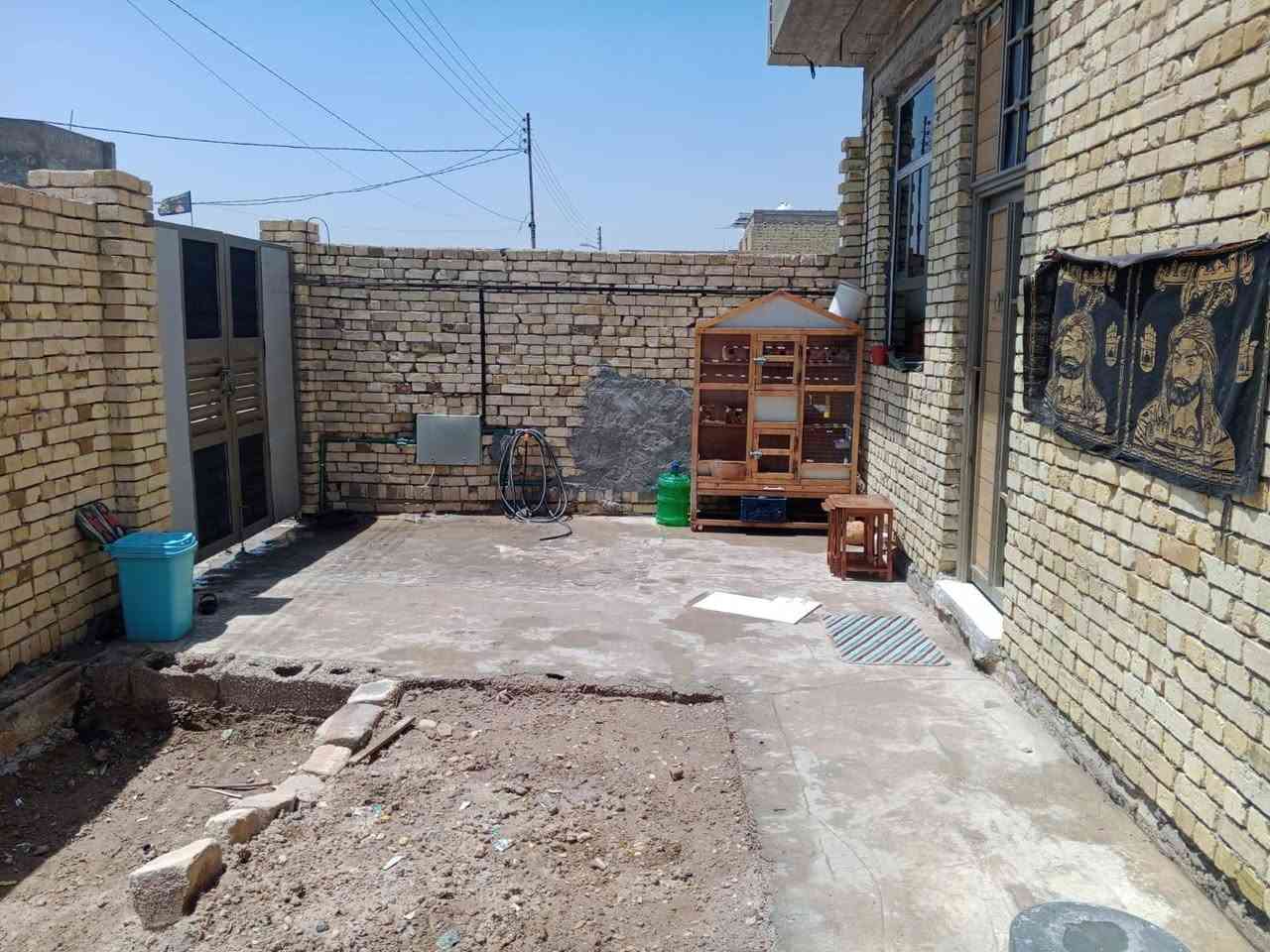 بيت طااابو زراعي مساحه 200  للبيع المتنبي شارع أستاذ طلال
الاساس رفت    
غرفتين نوم 5*4....
صاله 11*4
مطبخ 4*5
استقبال   7*4...
الاستتفسار  الاتصال واتس اب ***********
