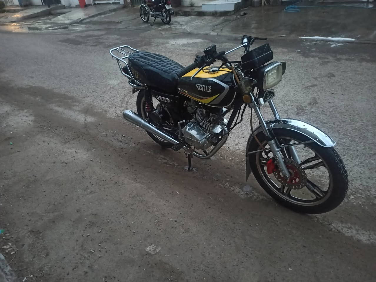 سلام عليكم دراجه موديل 22 محرك ما مفتاح بيه خيط تبخير السعر المطلوب 400 وبيه مجال  قليل رقم الهاتف ***********
