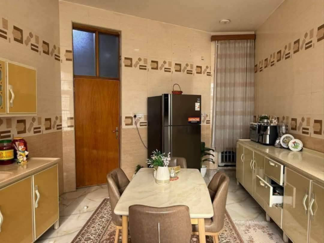 🏠 / دار للبيع مساحه ٢٠٢.٥ م طابو صرف
واجهه ٩ م / نزال ٢٢.٥ م 

🧱 بناء حديث درجه أولى 

الطابق الاول / مطبخ . أستقبال . هول . غرفه . مجمع صحيات . كراج . صحيات 

الطابق الثاني / ٣ غرف . هول . مجمع صحيات 

🌍 الموقع / الضباط الأولى قرب مدرسة الحله 

للأستفسار أكثر مراجعة مكتب 
#عقارات_أراضي_بابل_الخضراء للمقاولات العامه والتصاميم الهندسية 
شارع ٦٠ .. عمود ٣٠٠ .. مقابل أستدارة علي بقلي 
الشيخ حازم 
وسام محمد 
أبو حيدر / ***********
