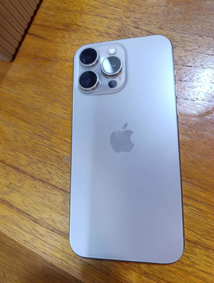 ايفون ١٥ برو ماكس 
بطاريه ٨٧ 
شرق اوسط مكفول ونظيف جداً
السعر مليون قفل 
***********
