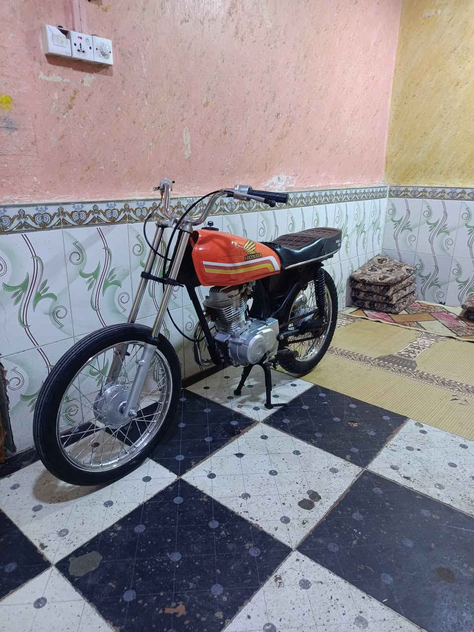 السلام عليكم دراجه للبيع نام ايراني ادوات مكاني بصره القبله سعر الدراجه 450 وبيها مجال ***********
