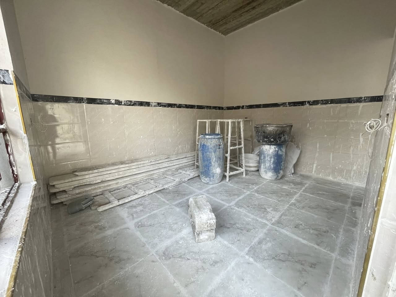 #عروض_مكتب_ارض_التحرير_للعقار 

دار للبيع عدد 2 حي الزهراء المدخل الثاني بعد. إفران الفضل 

مساحه 100 متر مربع ركن واجه 10 

يتكون كل دار من غرفه نوم وهول واستقبال ومطبخ وصحيات داخلي وخارجي 

كامل خدامات ( ماء_كهرباء_تبليط ) 

سند طابو ملك صرف شرط التحويل 

سعر 90 مليون وقابل للتفاوض 

اللاستفسار مراجعه مكتب ارض التحرير للعقار الكائين في حي التحرير الشارع الخدمي مجاور أصباغ الزهراء 

*********** 

***********

***********
