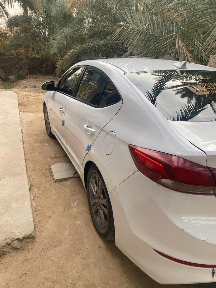 �🔥 للبيع – هيونداي إلنترا 2018 فل مواصفات 🔥🚗

✨ سيارة أنيقة – اقتصادية – عملية
✨ فل كامل بدون إضافات شرط كل ابلادي 

 • تشغيل بصمة (Smart Key)
 • دخول ذكي بدون مفتاح
 • شاشة لمس متعددة الوسائط
 • نظام ملاحة (GPS)
 • كاميرا خلفية
 • حساسات خلفية
 • مثبت سرعة
 • تحكم بالمقود (صوت – مكالمات)
 • بلوتوث + USB + AUX
 • مكيف هواء أوتوماتيك
 • فتحة سقف
 • مقاعد مخمل
 • مقاعد أمامية مدفأة
 • تحكم عادي بالمقاعد
 • مرايا كهربائية مع إشارة
 • إضاءة LED
 • نظام ABS للفرامل
 • نظام مانع الانزلاق
 • نظام الثبات الإلكتروني

️ الحالة: ممتازة جدًا
📄 خالية من المشاكل وجاهزة للاستخدام

💰 السعر: 133$ (قابل للتفاوض البسيط)
📍 الموقع:  كربلاء المقدسة
📞 للتواصل: ***********

� السيارة بيها حادث بأمريكا (خفيف) وتم تصليحه بشكل كامل ( الحادث فقط الجنطة)السونار مرفق مع الصور 

⚠️ الفرصة لا تتكرر – إلنترا فل بهذا الوضع نادر
🔑 جاهزة للفحص والشراء الفوري
