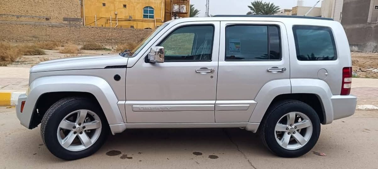 السلام عليكم
جيب ليبرتي 2008 محرك 3700
رقم بغداد مشروع وطني سنويه ٢٨ با اسمي السيارة بدون ضربة وبدون حادث ولاصبغ جاهزة من كلشي ادامه كامله لايت زينون تخم تاير ياباني حداديه خلفي امامي تبريد السعر ٩٠ 
مكان السياره ناصريه مركز 
للاستفسار ***********

