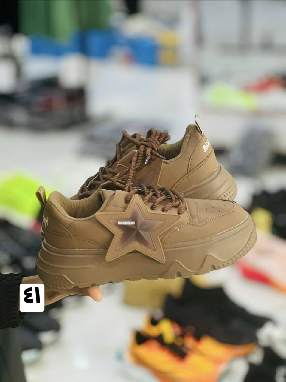 احذيه درجه اولئ.  فيتنامي ماستر.  القطعه بس 12 ناصريه قضاء الفهود مجمع عباس جاري مقابل مركز شرطة الفهود.  ***********
