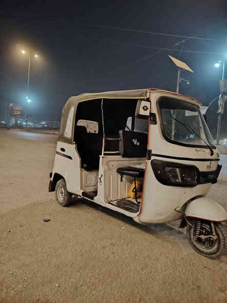 السلام عليكم تكتك لبيع موديل 2020 شهر 10 اوراق اصولي سعر 4300 بيه مجال رقم ***********
