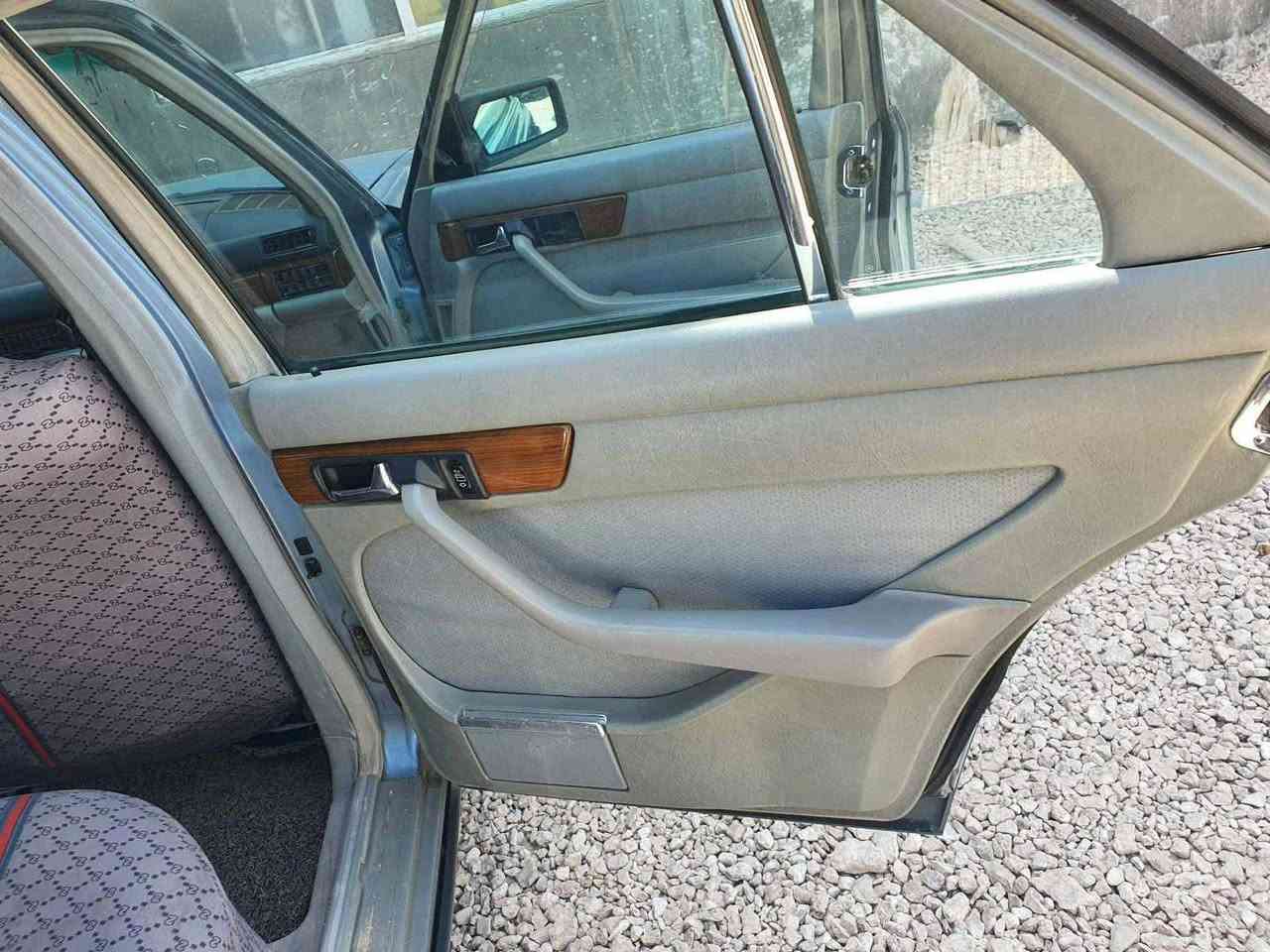 السلام عليكم
مارسدس جامبو السياره جاهزه من كلشي مكينه بلاد تبريد شغال مديل ٩٢
لاضربه لأ صبغ رقم كركوك وكاله عامه 
***********
