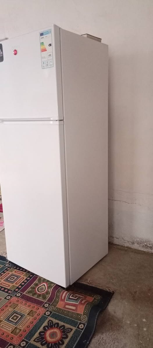 ثلاجه للبيع كوري مستخدمه شي السعر خاص او على رقم ***********
