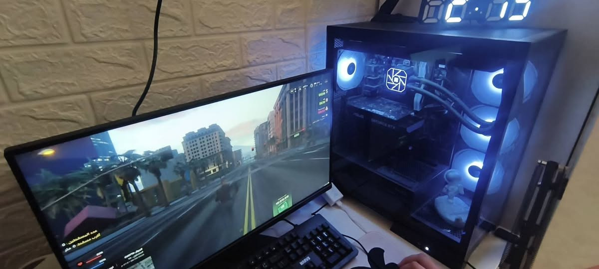 Pc | مستعمل للبيع
موصفاته:
المعالج: Intel Core i5-14400F (بسرعة 2.5GHz، يحتوي على 16 نُواة/مسار - الجيل الـ 14)
كرت الشاشة: ASUS GeForce RTX 3050
الرام (RAM): 16 جيجابايت (16384MB) من شركة T-FORCE (قطعتين مع إضاءة RGB)
التخزين (SSD): نصف تيرا (512 جيجابايت) SSD سريع جداً للتشغيل والألعاب.
اللوحة الأم (Motherboard): MSI MS-7D90 (من فئة BOMBER المتينة)
المبرد: مبرد مائي مغلق (AIO) من شركة Thermalright لأداء وحرارة ممتازة.
نظام التشغيل: Windows 11 Pro for Workstations (64-bit) مُفعل وجاهز.

وياه شاشة mis 
200Hz 
FHD 

ملاحظة: مدة الاستخدام اقل من 6 أشهر ومدة استخدام كارت اقل الشهر بعده جديد 

للتواصل : ***********
السعر : مليون ومية
