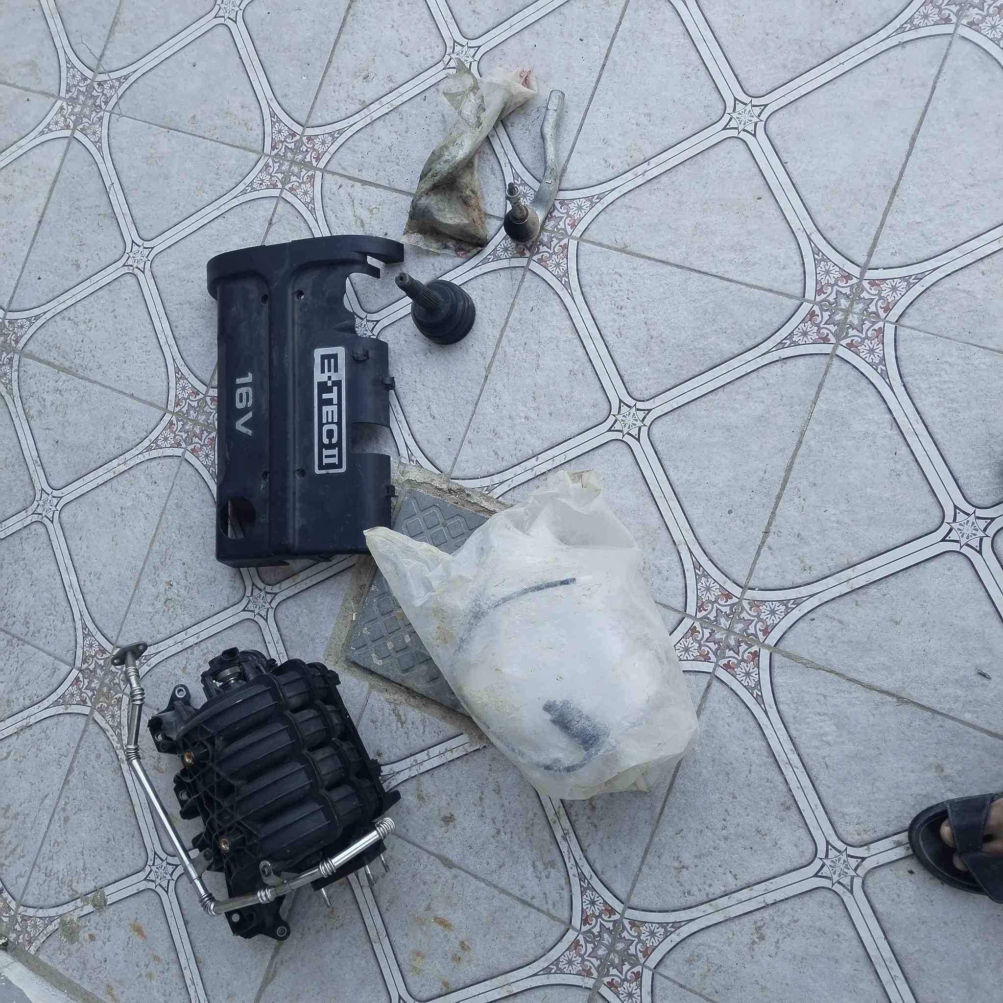 السلام عليكم
أغراض افيو اوبترا للبيع
غطاء مكينة + دكشن بارد هوه وحساساته والبوري مال الهواء + درايم شفت ايمن + روس ارواط اوبترا + دبة زراكات هيك وماطورها  الي يريدهم يقيم بلي يرضه بي الله وياخذهم مكاني بابل المسيب ***********
