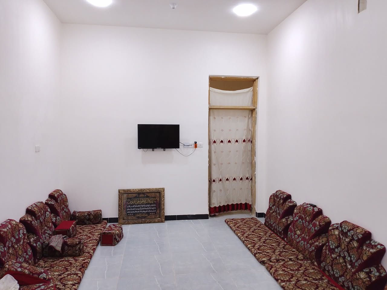 بيت للبيع الحقل الرابع خلف الملعب بناء جديد مساحه 250
حر ما مطلوب اسكان 
***********
