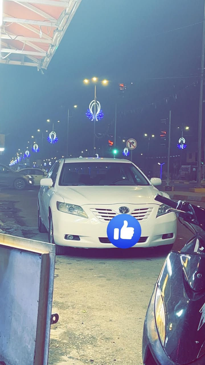 السلام عليكم 
كامري للبيع 2009 وارد امريكي LE ✅
السياره بيها باب السائق مبدل والجاملغ الخلفي صبغ والباب الخلفي صبغ
السياره خير من الله كير ومحرك صندوق جدد 
رقم الهاتف ***********
مكاني السياره كربلاء
رقم السياره بغداد  
السعر 95 وبي مجال للجاد والشراي

