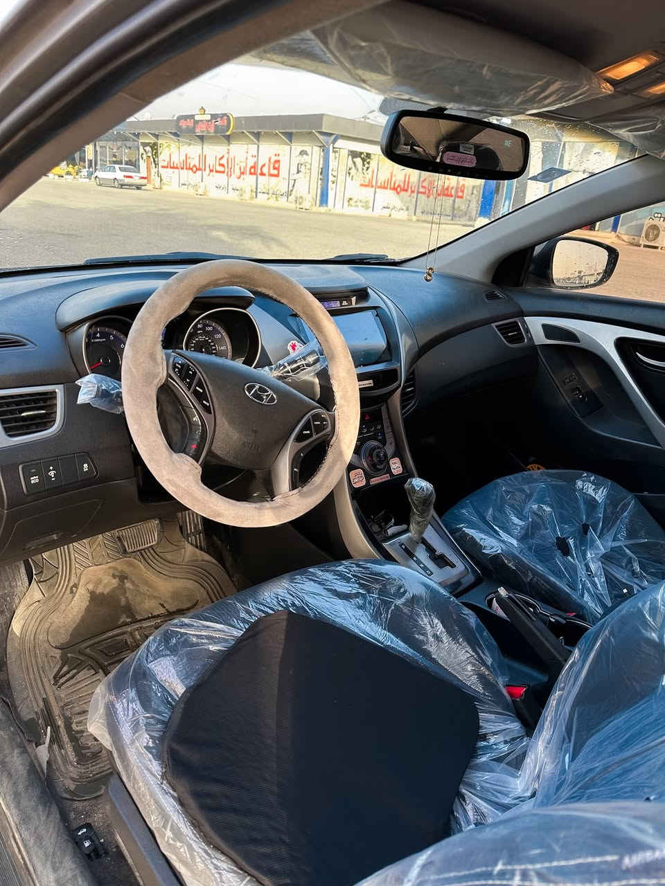 السلام عليكم شباب
هونداي النترا كوبية 
موديل 13  ماشية 85 الف مايل 
مكينة 1800 دوشش كير AT 

سيارة لطيفة ونازكة جداً صار عندي اكثر من سنة 
السيارة طبعاً بـ اسمي وجاهزة للاخير 

السيارة بيها صبغ قطع اني صبغتها بسبب الجراد فقط 
ابيعلك حزام 
مكينة وكير كفالة 
سيارة عليها ادامة كاملة وبيها تبريد ثلاجة شرط 

بسعر 88 وبيها مجال 
مكان السيارة بالنجف 
*********** 
***********
