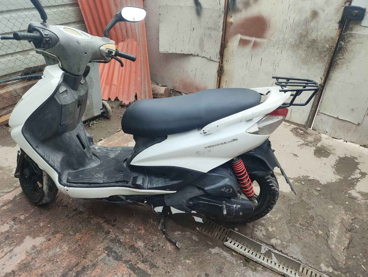 سلام عليكم ورحمه الله وبركاته دراجه سكنس نثيه 110ياباني اخت الرمبه سعر 600بيه مجال بغداد مدينة الصدر قطاع 38 رقم ***********
