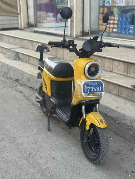 السلام عليكم دراجه  R9 شحن دراجه نضيفه جديده مثل مااموضح  ب ٤٠٠ وبيهه مجال   ***********
