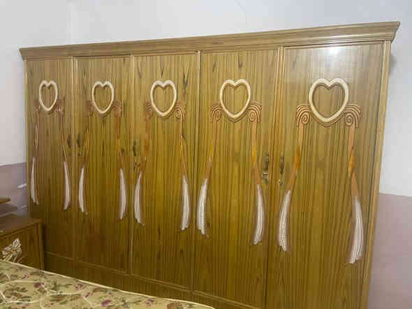 غرفه خشاب خمس ابواب  كامله 
ب٦٠٠  رايديها
الاتصال ***********
