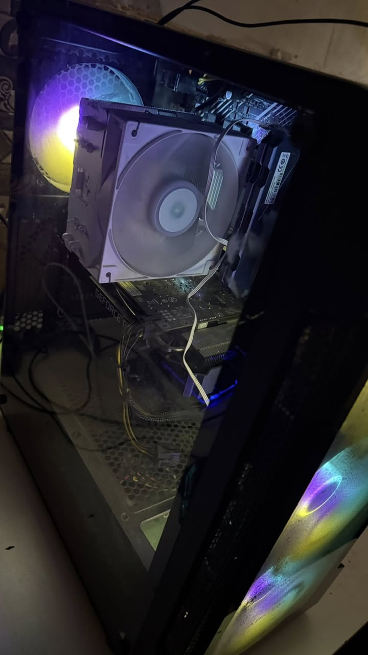 السلام عليكم ، تجميعة للبيع مستعجل
‼️‼️‼️ لا يوجد توصيل ‼️‼️‼️ 
ومكاني بابل 

I5 10400f 
GTX 1660 TI
Asus H510M-K
RAM DDR4 16GB 3200
Power Supply 500W
FAN CPU DEEP COOL AG400 ARGB WHITE
SSD 128GB
Case RGB

التجميعة قفل٤٥٠ الف 
‼️‼️‼️ لا يوجد توصيل ‼️‼️‼️
افحص واخذ الحاسبة  كل القطع شغالة وممصلح بيها اي شي ضمان تفحصها بايدك وتاخذها
متوفر ماسنجر+واتساب 
***********
