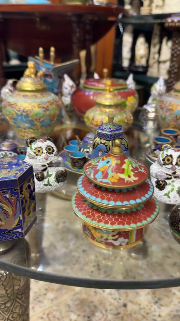 تشكيلة من تحف الكلوازنيه اليدوي الانتيك 


**إذا كنت صاحب هذا الإعلان وتريد حذفه لأي سبب، رجاءا أرسل رسالة إلى الدعم الفني**