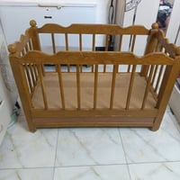 جربايه اطفال خشب نضيفه السعر 40 وبيها مجال لاستفسار 07700878015