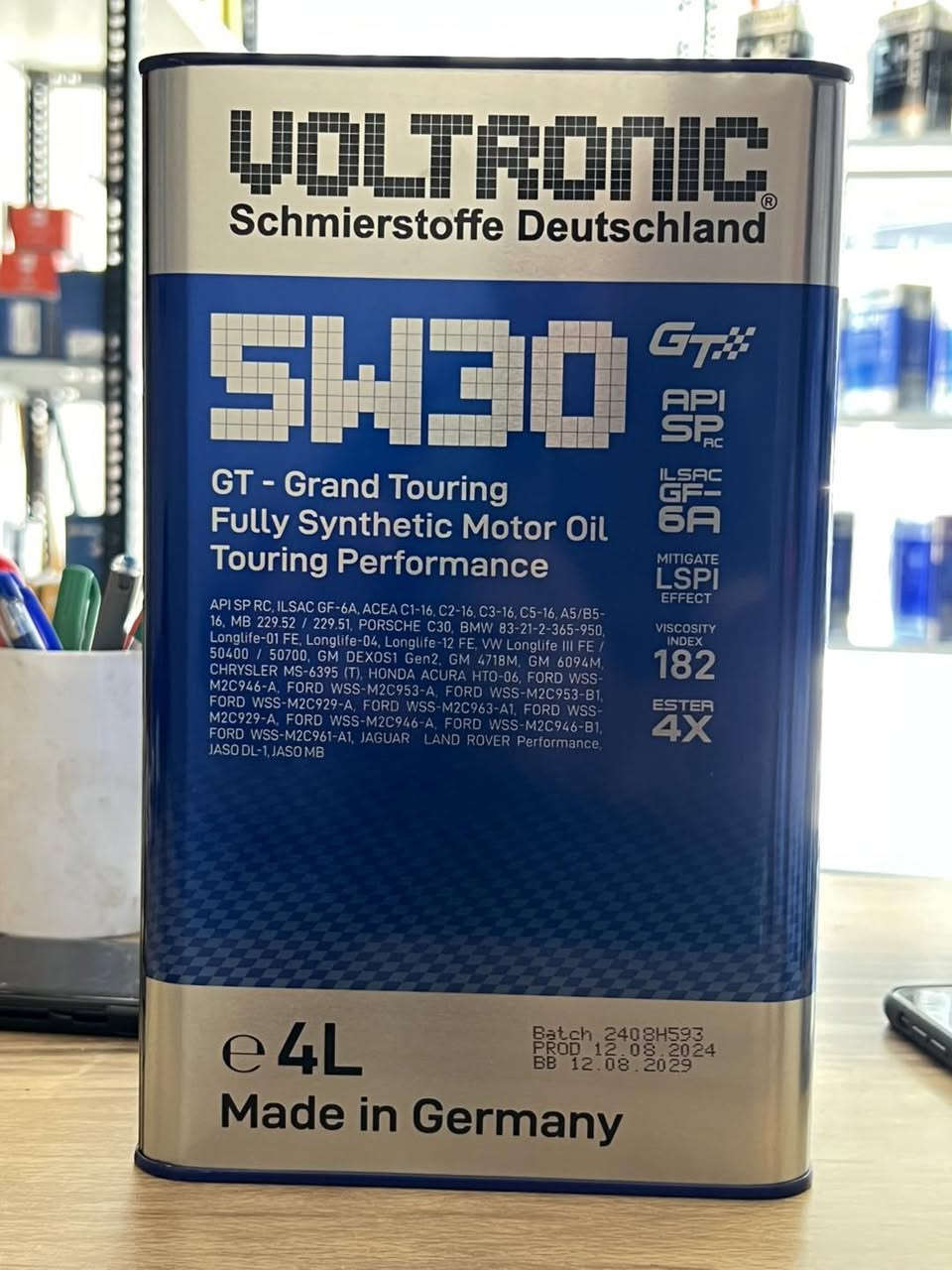 شلون تحافظ على محرك سيارتك 🚙 من حر الصيف 🌞الحل يمنه 
استخدم زيوت VOLTRONIC 🇩🇪 الالمانيه بأعلى المواصفات
✅ لزوجه ثابته 
✅ ضمان 7000 km 
 بستخدم لجميع السيارات ✅ 
هايبرد / بانزين 
امن جدا لمحركات التيربو و GDL
الكراده تقاطع عماره الشروق الفرع الثاني بعد محطه وقود ⛽️ موسى بن نصير 
***********
