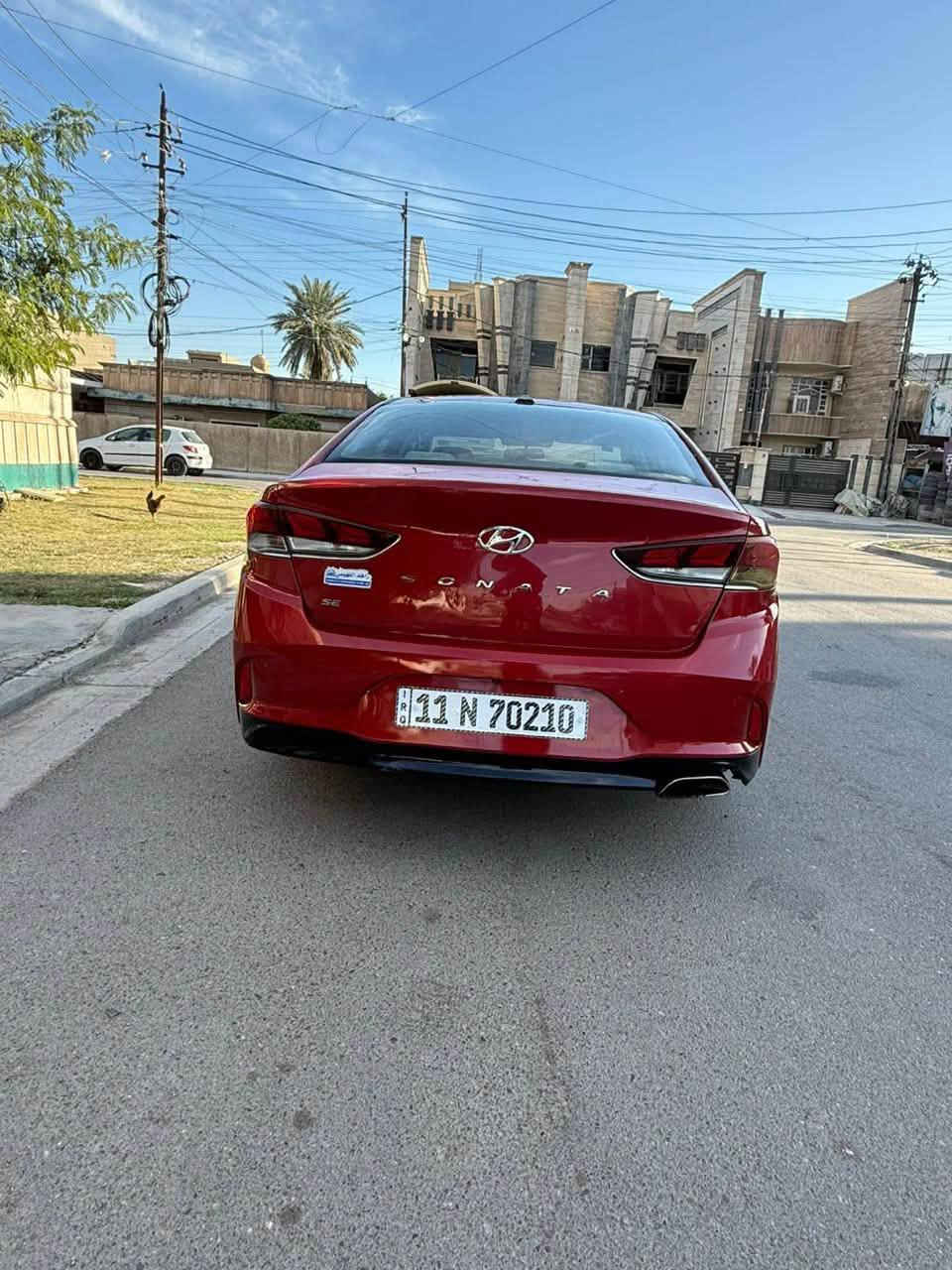 السلام عليكم
هونداي سوناتا 2018 
رقم بغداد باسمي تحويل ثاني يوم 
ضرر السياره دعاميه خلفيه فقط و هنا صار بيها طخه بسيطه بالجاملغ الامامي جهة السايق و انصبغ فقط بدون تبديل و لا قطعه 
مواصفات السياره وص فول شاشه و كامره و رادارات جانبيه وانظمه قياده و تحديد مسار و كروز سرعه و باقي المواصفات المعروفه 
السعر 128 ورقه و بيها مجال بسيط 
مكان السياره بغداد حي الخضراء 
رقمي ***********
