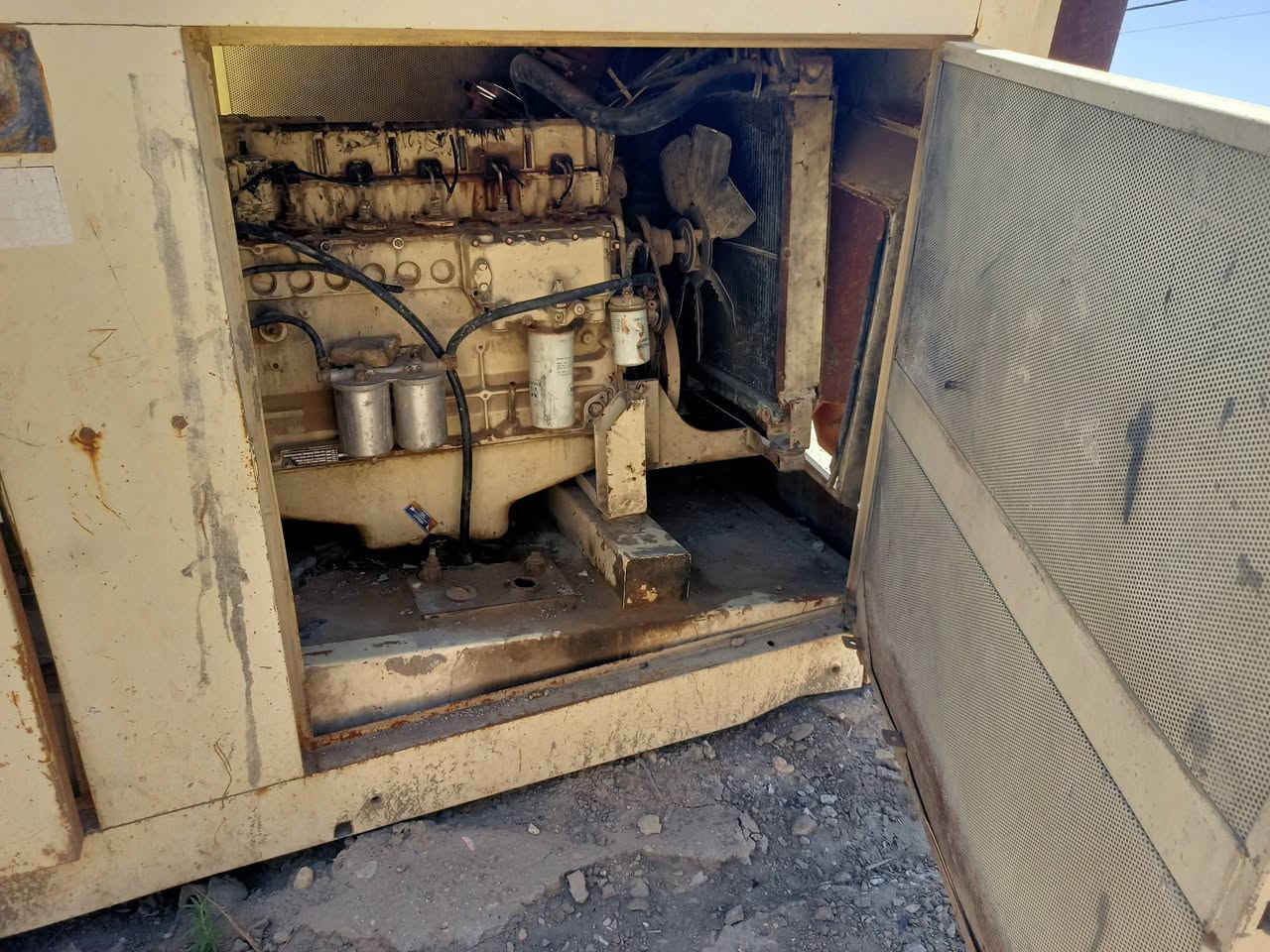 السلام عليكم من رخصة صاحب الكروب ؟ للبيع للبيع مستعجل مولدة نوع دويز 6 سلندر توليد 176kv تبريد المحرك مي محرك شغال شرط الفحص نقص راس توليد فقط الشراي والمهتم يتصل ع الرقم *********** مكان المولده بابل سدة الهندية

