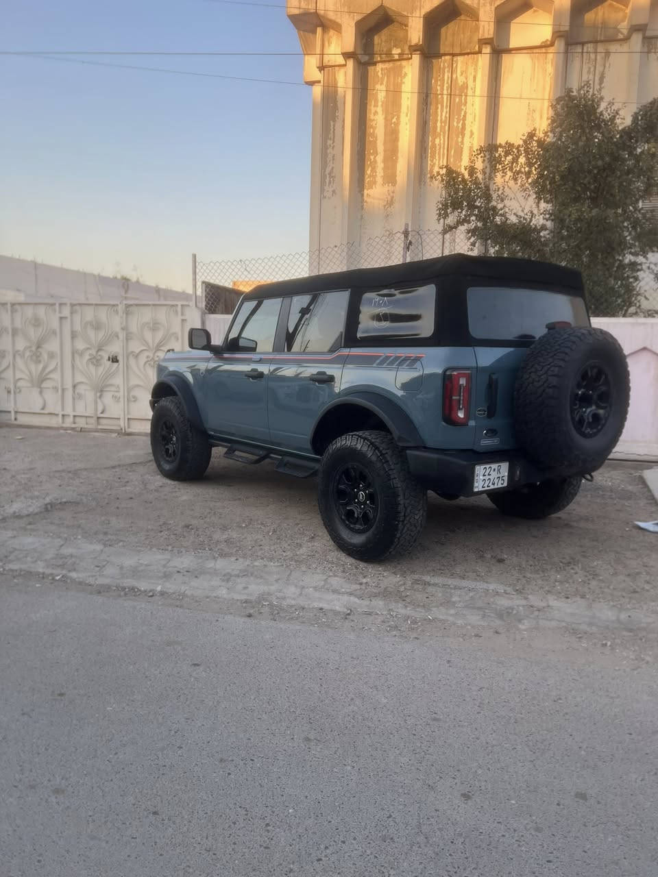 سلام عليكم
فورد رابتر برونكو 
موديل 2023 
العداد 15 mil
اللون مميز 
اوف رود 
الموصفات 
3 دكم 
قياده ذاتي بالستيرن 
دوران محيطي بالاماكن الضيقه تفر نفسه بمكانهه 
اطفاء ذاتي اثناء التوقف 
استشعار الاصتدام توقف ذاتي 
3 وضعيات قياده طرق عاديه 
3 وضعيات قياده بريه وعره 
فورويل ثكيل + فورويل خفيف
اوتو لايت حتى العالي اوتو يستشعر الاماكن المضلمه تلقائي
6 مخارج شاغره للاضافات الخارجيه (كشافات/اناره /اي شي )
حساسات خلفيه+ كامره استشعار 
استشعار محيطي للسياره 
كشنات تدفئه +جلد لونين 
داخل لونين اسود + جكليتي 
تضليل جام جديد بي سنه 80‎%‎ 
هزه رقم سنويه كلهن جدد ع ايدي 
السياره جديده بمعنى الكلمه لاشخط ولا اي عيب حلوه وقويه بعده ستوك مملعوب بيه اي شي حتى عقلهه وسرعه بعدهن وضع الشركه مقفولات 
ويل + تايرات اوف رود جدد 
الضرر تبديل باب جنطه نفس اللون + رصعه بالشاصي الخلفي جهة عكس السايق بسيطه كلش حتى متعتبرً ضرر + bdr  ع كد 3 اصابع مقدمة البنيد بدون قطرة صبغ السياره كفاله 
مكان حي اور قرب مطعمً الفلسطيني 
السعر 32000$  
***********
