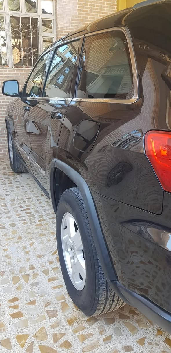 سلام عليكم جيب لاريدو 2012وارد أمريكي داخله للعراق كلين في العراق
 مكينه ٦ سلندر
  بصمة أبواب 
  كشن كهرباء 
تحكم ستيرن كامرة خلفية  حساس خلفي 
تبريد ثلج غاز جديد  
بيها مكانين بارد فقط باب الخلفي كد شبرين ورأس جاملق كد شبر فقط
 سياره حلوه ونظيفة انطيك محرك وكير شرط 
سعرها ١٩٠ وبيها مجال بسيط للطيبين حك الجيه 
السياره رقم اربيل مكانها بالموصل 
للتواصل *********** بي واتساب
