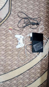 سوني 2 عندي مستعمل كامل السعر 30. الرقم 07768965450