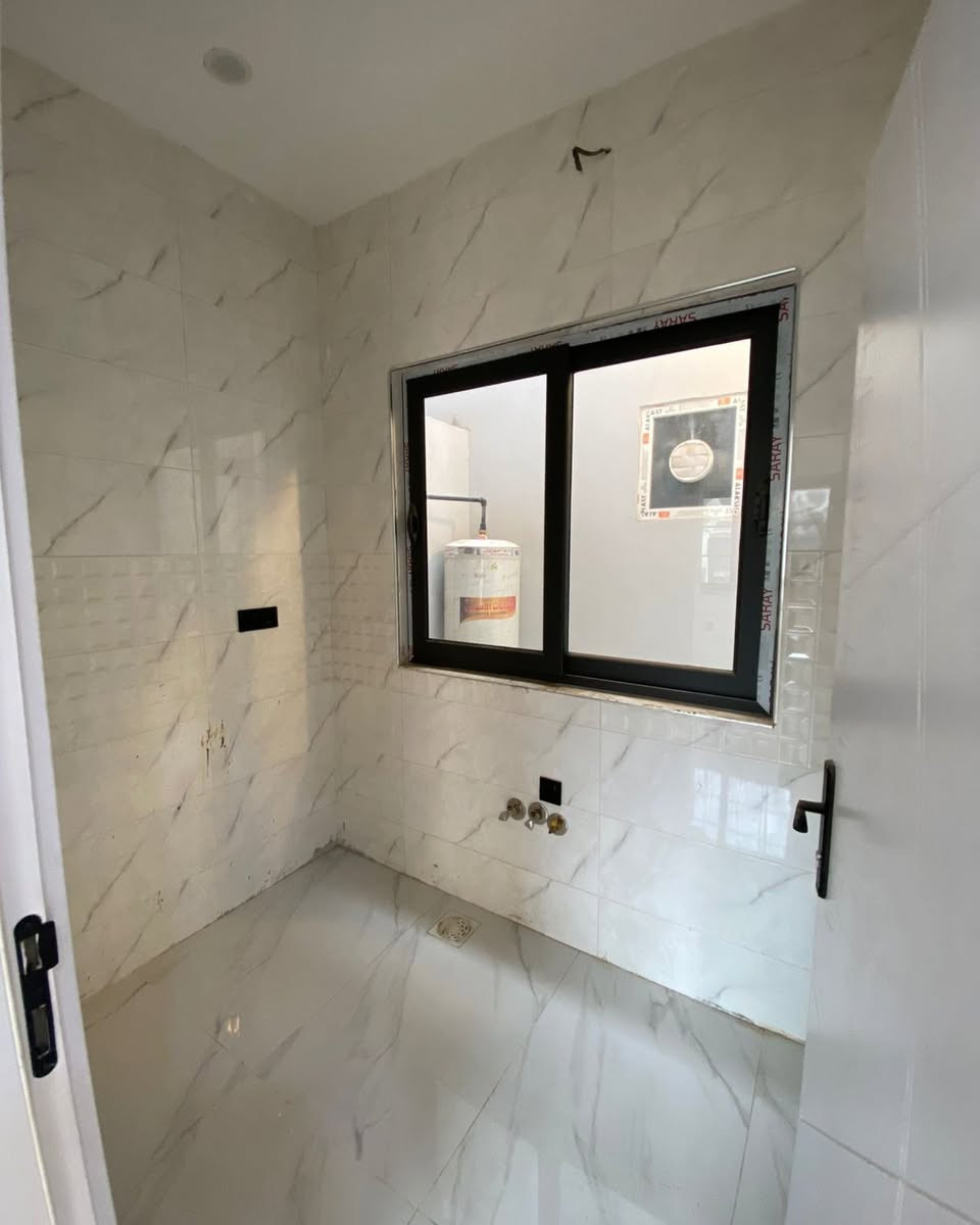 🏠دارصفر بناء حديث
   موقع مميز للبيع
~~~~~~~~~~~
البيت فول فول
نظام دكت سقف مغربي
شبابيك المنيوم دبل جام
~~~~~~~~~~~
طابو ملك صرف✏️📋
~~~~~~~~~~~
📐المساحه:دار 135م
📐الواجهة :-8م
~~~~~~~~~~~
📍الموقع :-حي الواسطي 
قوب مول هدايت2
~~~~~~~~~~~
💸السعر :علق تم يوصل السعر
~~~~~~~~~~~
يحتوي الطابق الاول على:-
كراج +مطبخ حار +مطبخ بارد
استقبال غرفتين نوم +صحيات
~~~~~~~~~~~
يحتوي الطابق الثاني على:-
هول +صحيات + غرفتين نوم
~~~~~~~~~~~
للاستفسار اكثر الاتصال على
***********📱
~~~~~~~~~~~
نستقبل جميع العروض 
🏠السكنيه  🏛️التجاريه
