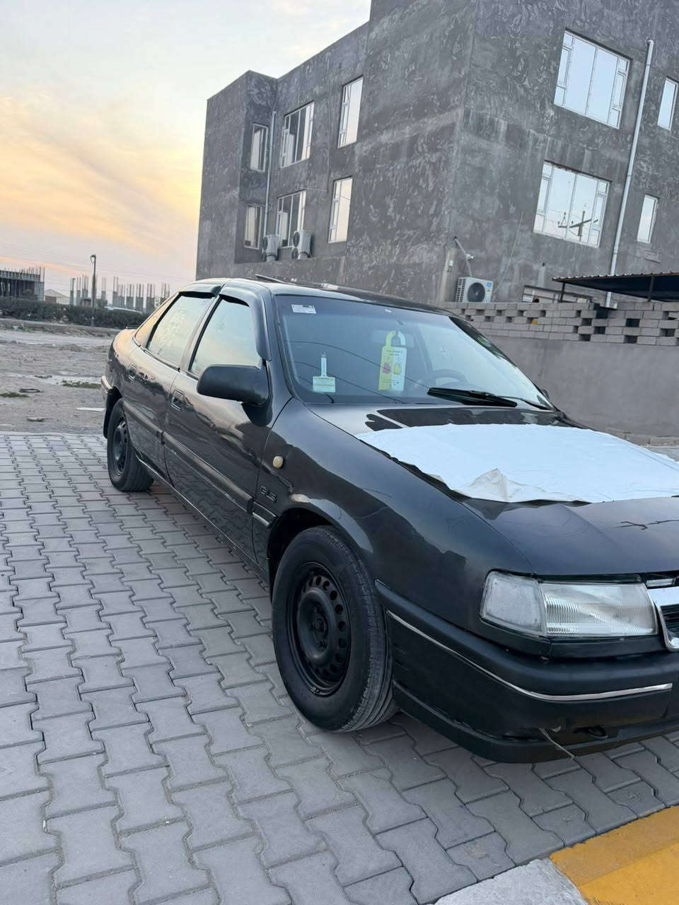 السلام عليكم للبيع وابل فكتراا موديل 1992 محرك 1600 شرط قايش عريض كير عادي شرط تخم تاير جديد صدر امامي خلفي جديد سلايت رقم صلاح الدين مشروع وطني السيارة بلاديه بدون حادث شرط صبغ جماليه غرفتها جديده لوك سيارة احله من الصور السعر 38 $  المكان صلاح الدين تكريت
 ***********
